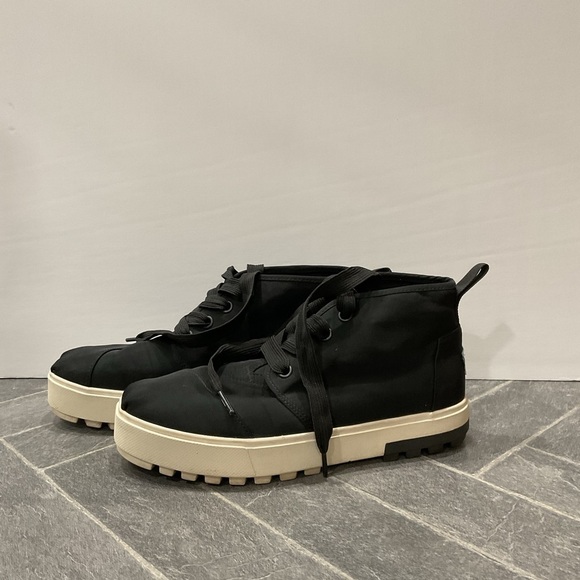 Toms Women’s Botas Lugs Black Utility High Top Sneaker - Picture 1 of 10